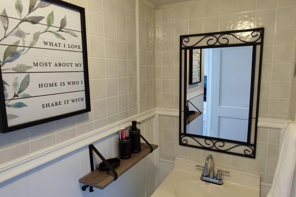 Perfect Combo Of Charm & Comfort- 2Bedroom Home Noblesville Exterior photo