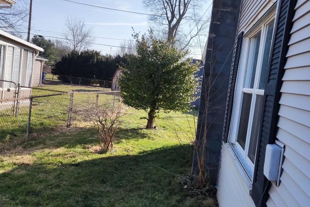 Perfect Combo Of Charm & Comfort- 2Bedroom Home Noblesville Exterior photo