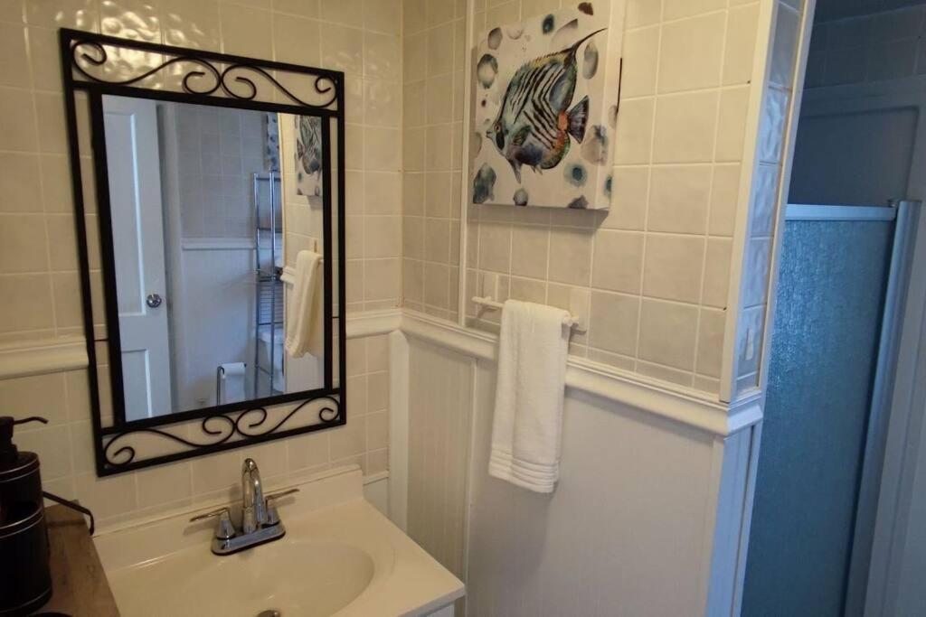 Perfect Combo Of Charm & Comfort- 2Bedroom Home Noblesville Exterior photo